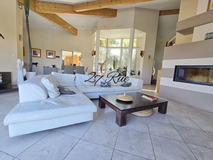 Image No.4-4 Bed Property for sale