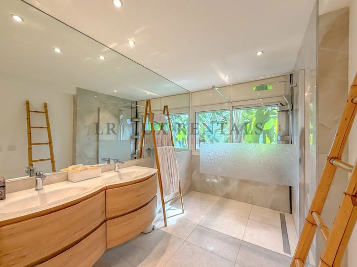 Image No.18-4 Bed House for sale
