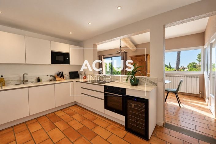 Image No.5-5 Bed House for sale