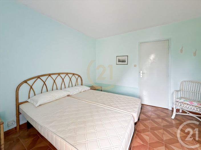 Image No.20-2 Bed Apartment for sale