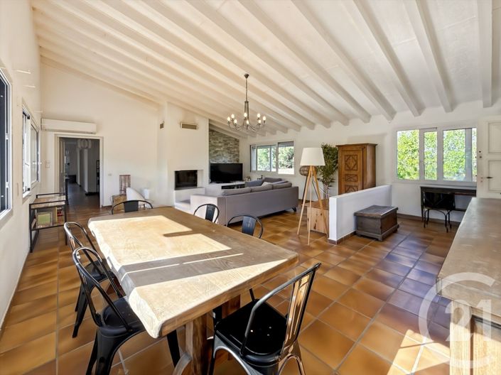 Image No.2-8 Bed House for sale