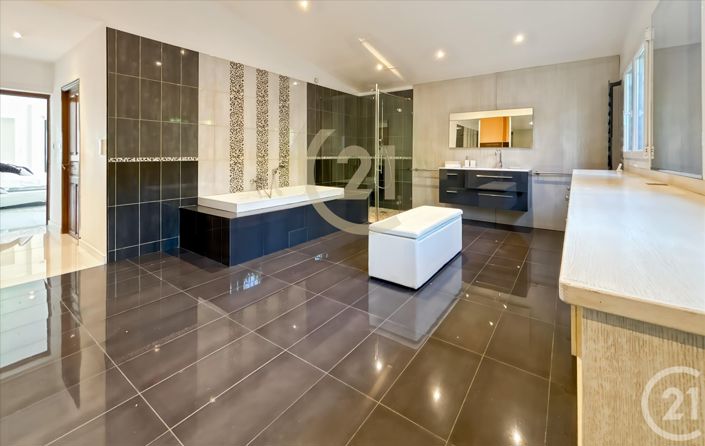Image No.15-6 Bed House for sale