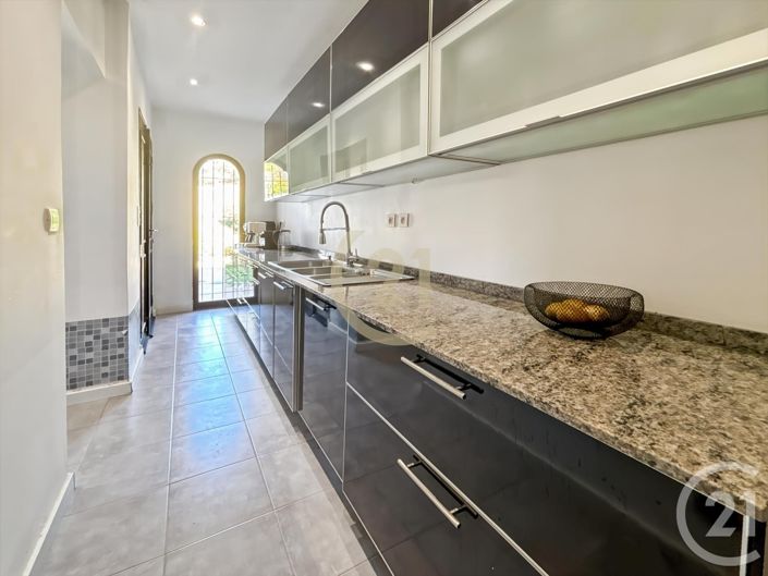 Image No.17-6 Bed House for sale