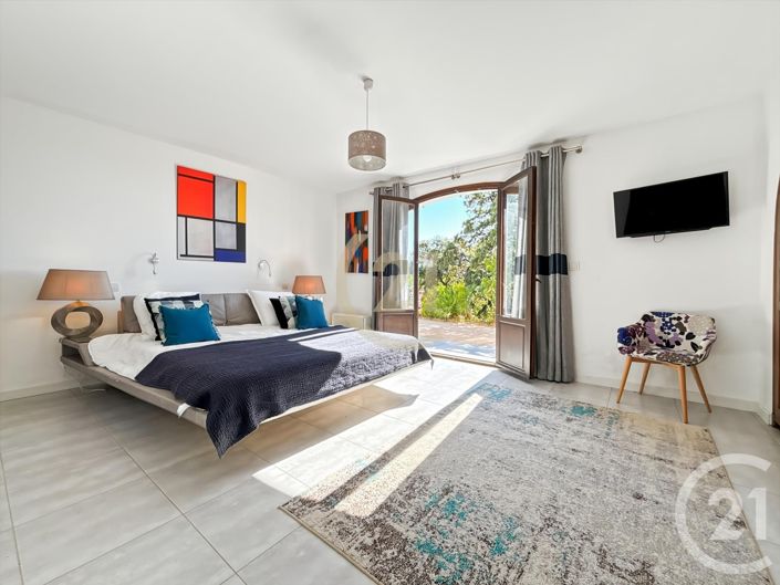 Image No.18-6 Bed House for sale
