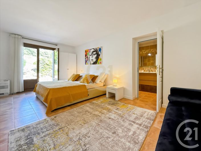 Image No.19-6 Bed House for sale