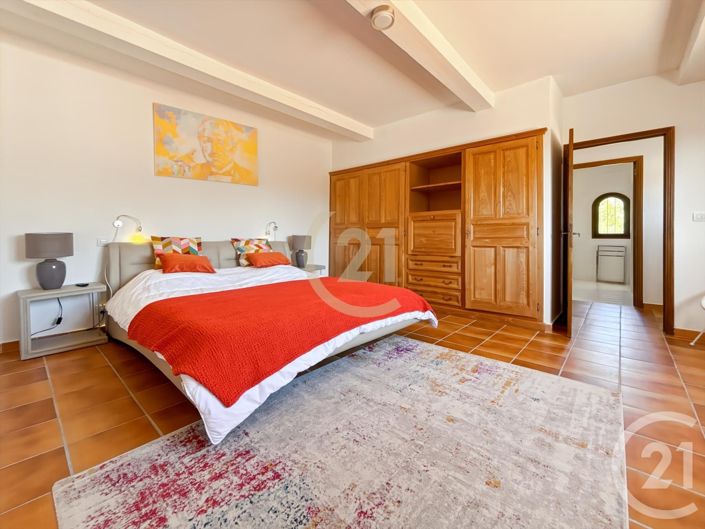 Image No.20-6 Bed House for sale