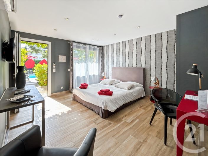 Image No.24-6 Bed House for sale