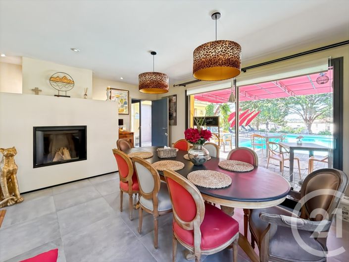 Image No.8-6 Bed House for sale
