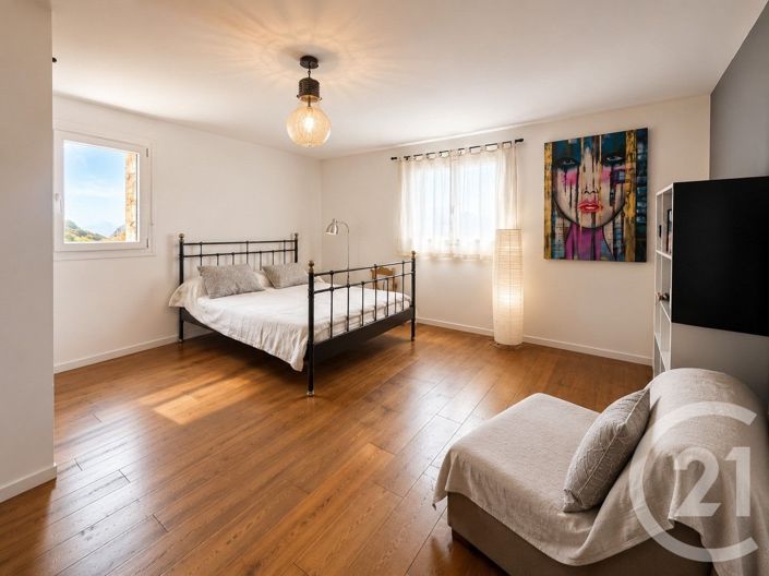 Image No.20-5 Bed House for sale
