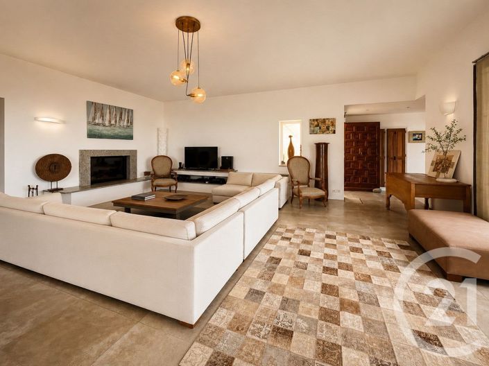 Image No.6-5 Bed House for sale