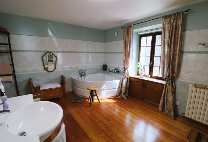 Image No.52-4 Bed House for sale