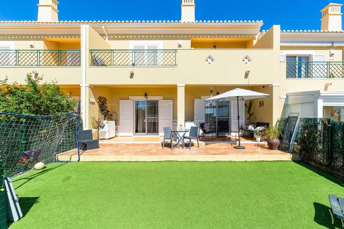 Spacious Townhouse in a Peaceful Setting