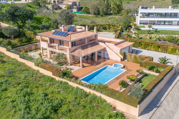 Luxury | Striking T3+1 Villa At Porto De MóS For Sale - Lagos