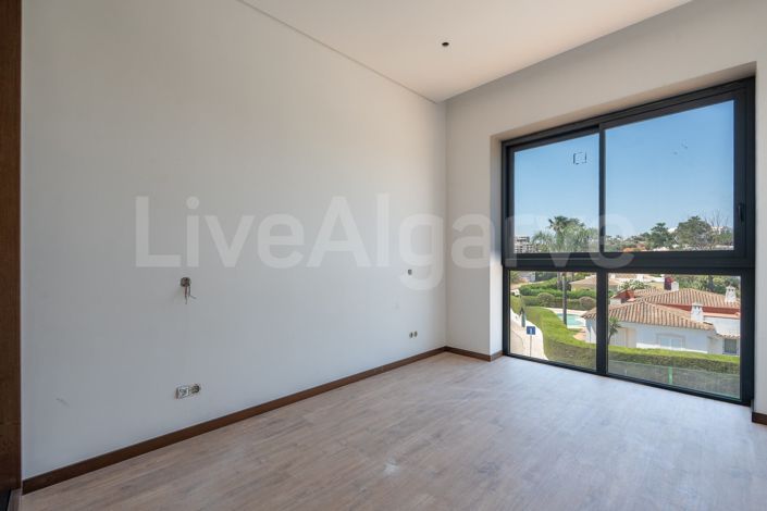 Image No.14-3 Bed Apartment for sale