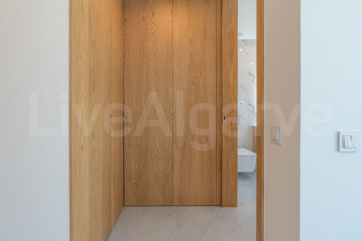 Image No.38-4 Bed House for sale