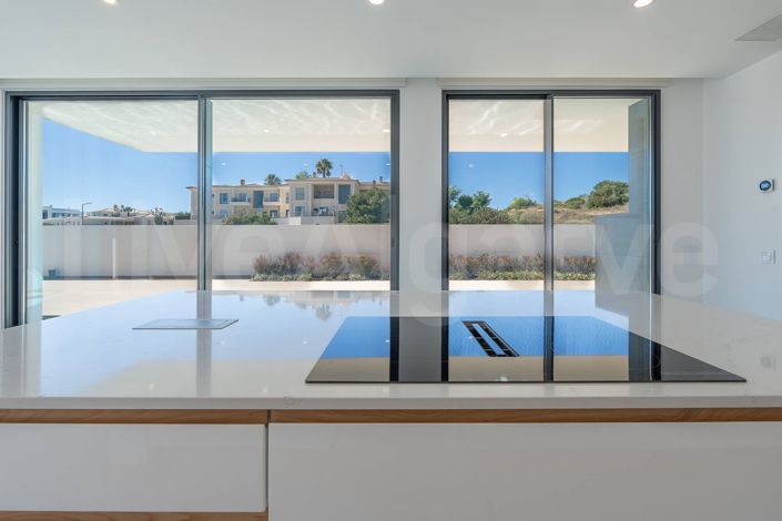 Image No.9-4 Bed House for sale