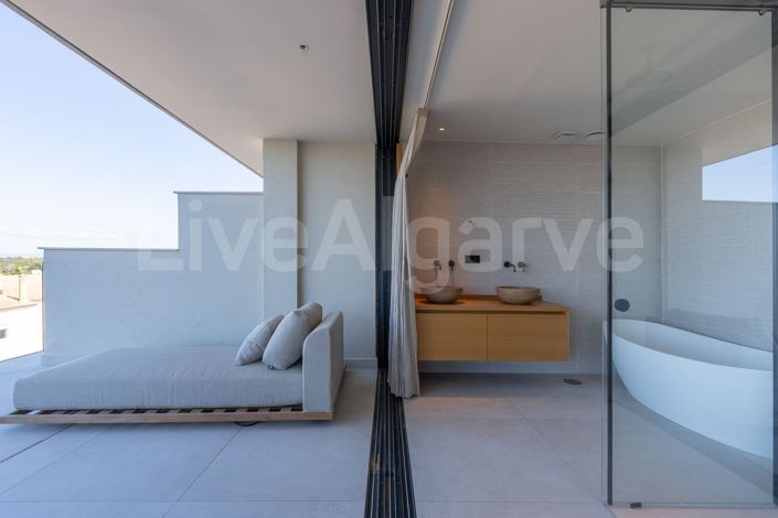 Image No.58-5 Bed House for sale