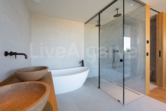 Image No.60-5 Bed House for sale