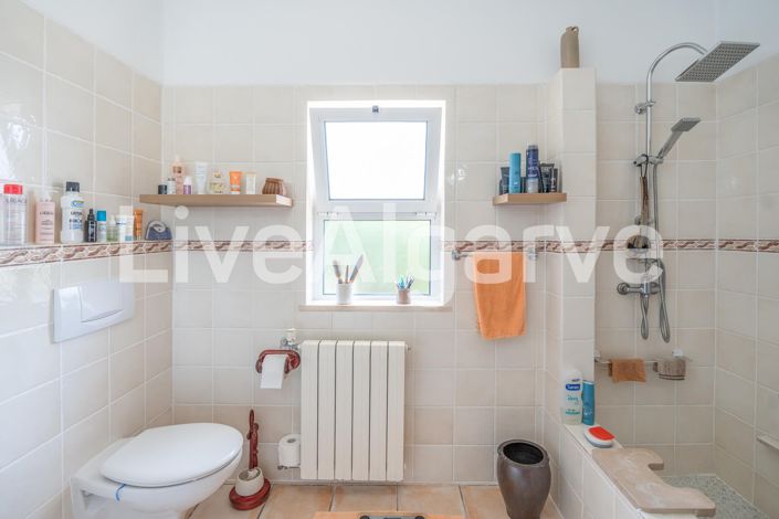 Image No.22-4 Bed House for sale