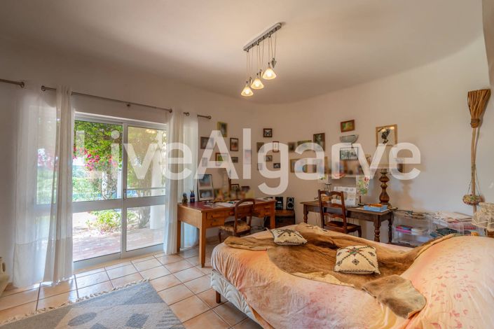 Image No.24-4 Bed House for sale