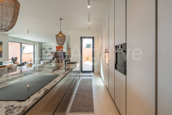 Image No.19-4 Bed Property for sale