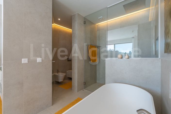 Image No.29-4 Bed Property for sale