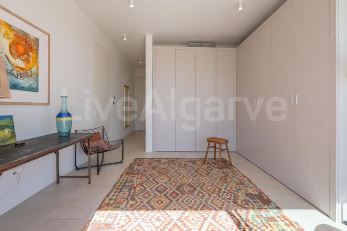 Image No.33-4 Bed Property for sale