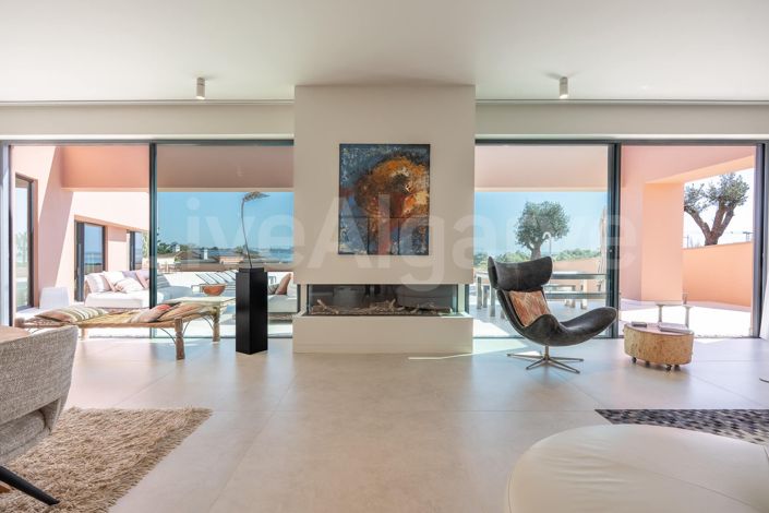 Image No.6-4 Bed Property for sale