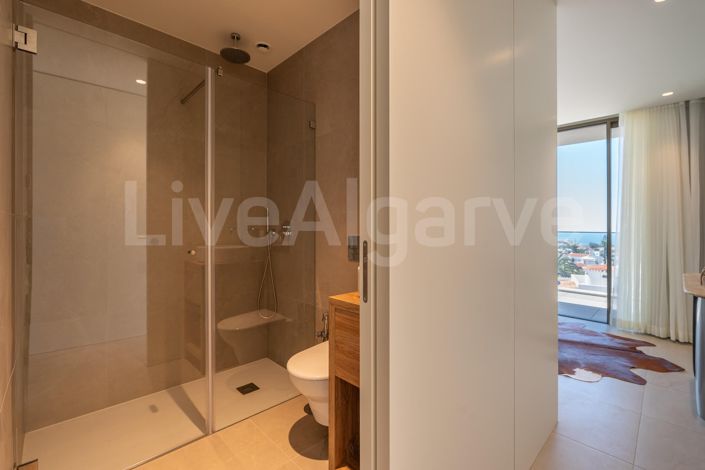 Image No.15-4 Bed Apartment for sale