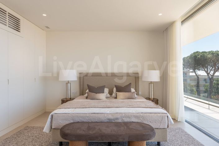 Image No.20-4 Bed Apartment for sale