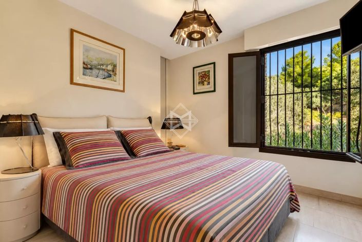 Image No.13-5 Bed House for sale