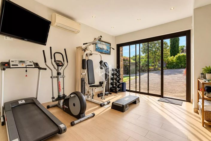 Image No.16-5 Bed House for sale