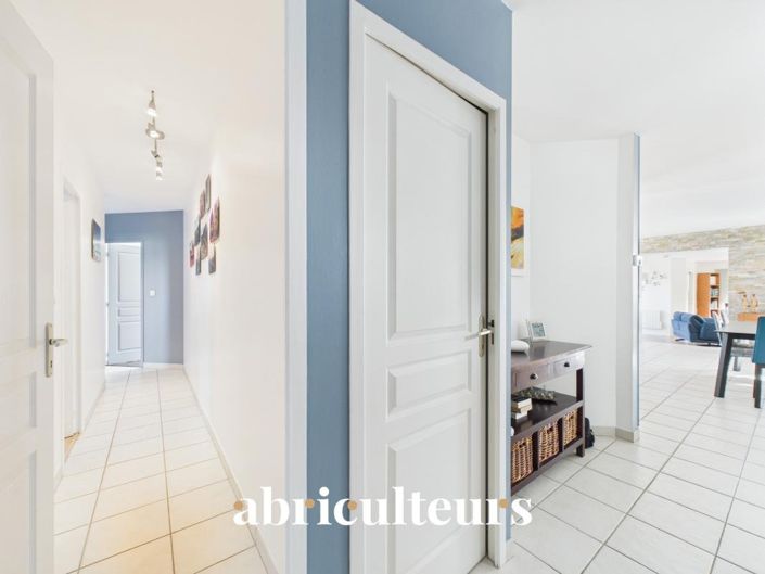 Image No.3-4 Bed House for sale