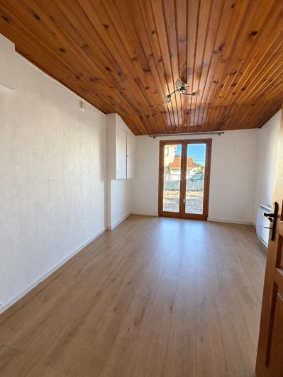 Image No.12-3 Bed House for sale