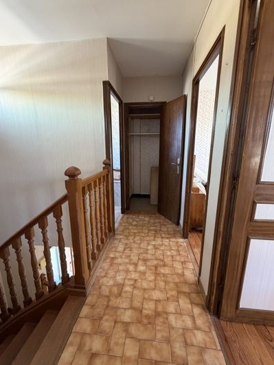 Image No.8-3 Bed House for sale