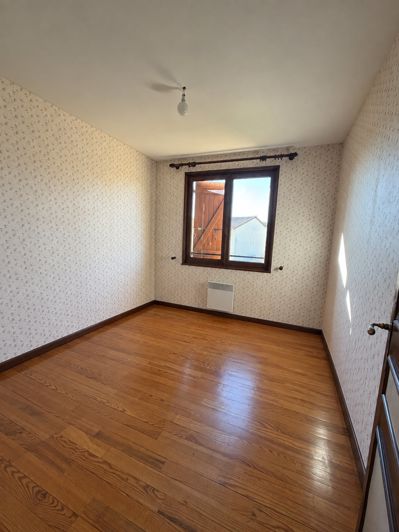 Image No.9-3 Bed House for sale
