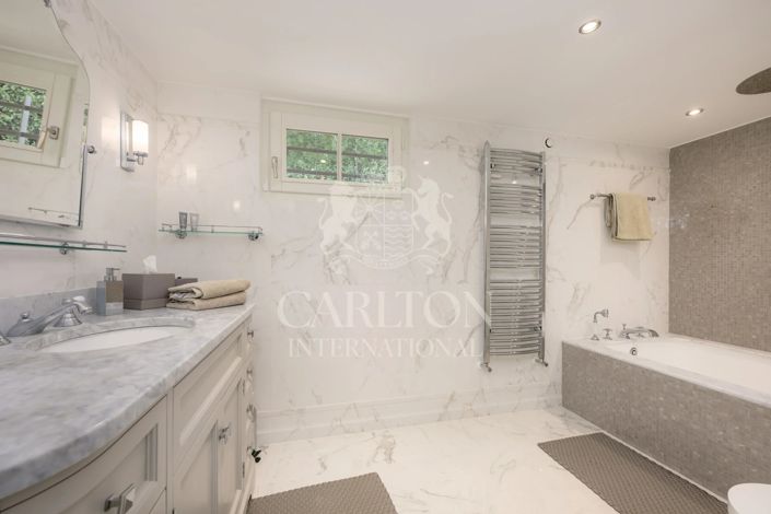 Image No.20-5 Bed House for sale