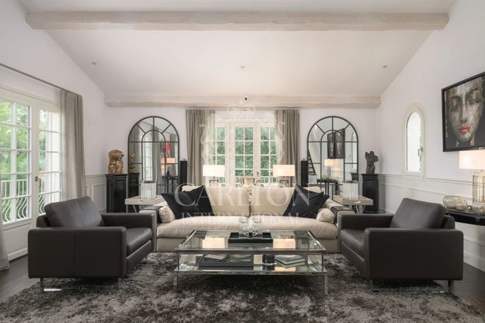 Image No.8-5 Bed House for sale