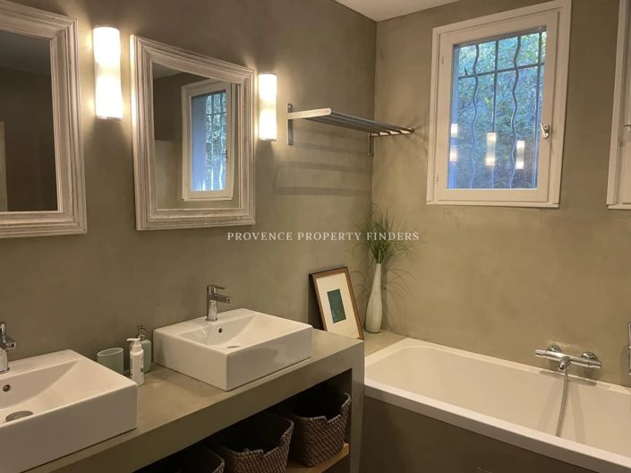 Image No.5-5 Bed House for sale