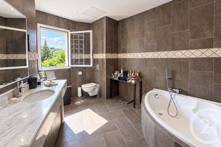 Image No.10-4 Bed House for sale