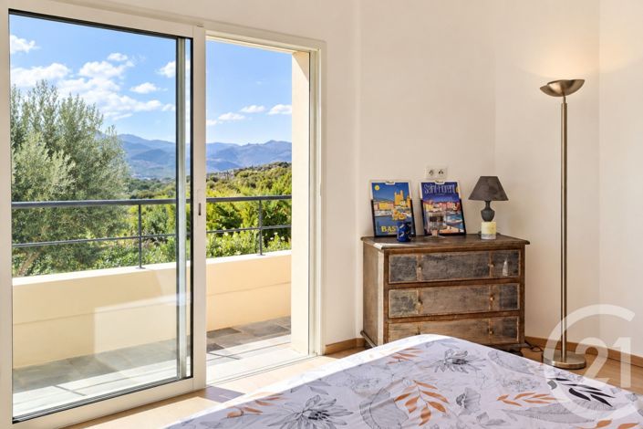 Image No.15-4 Bed House for sale