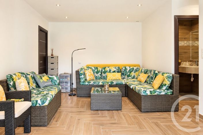 Image No.18-4 Bed House for sale
