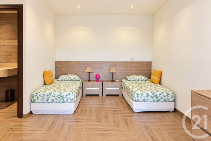 Image No.19-4 Bed House for sale