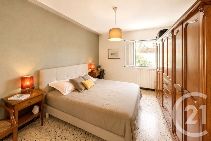 Image No.11-6 Bed House for sale