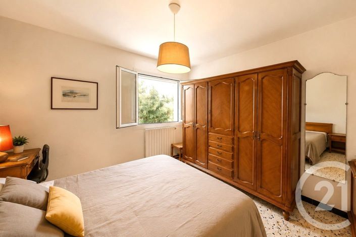 Image No.12-6 Bed House for sale