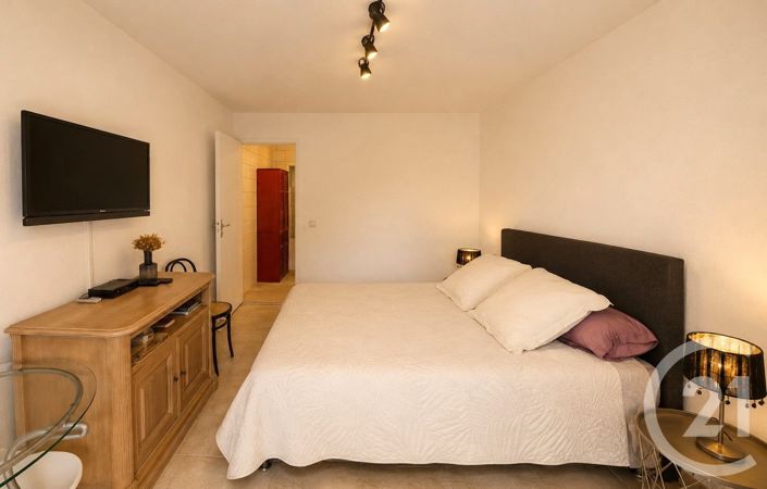 Image No.20-6 Bed House for sale