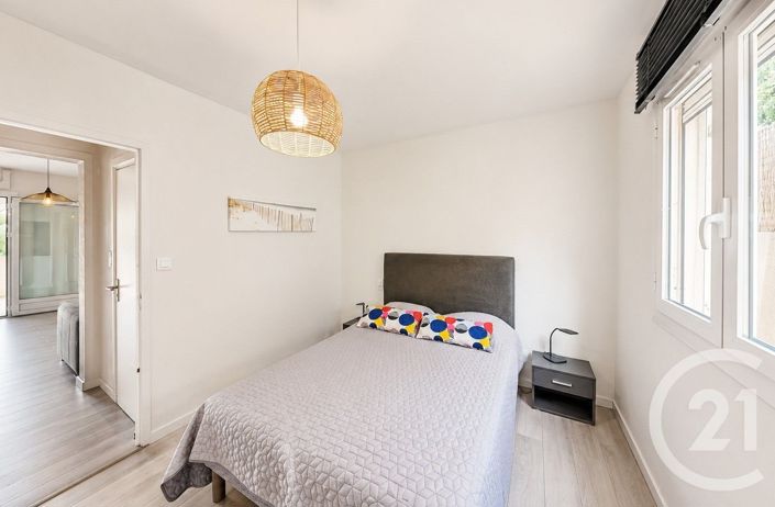 Image No.26-6 Bed House for sale