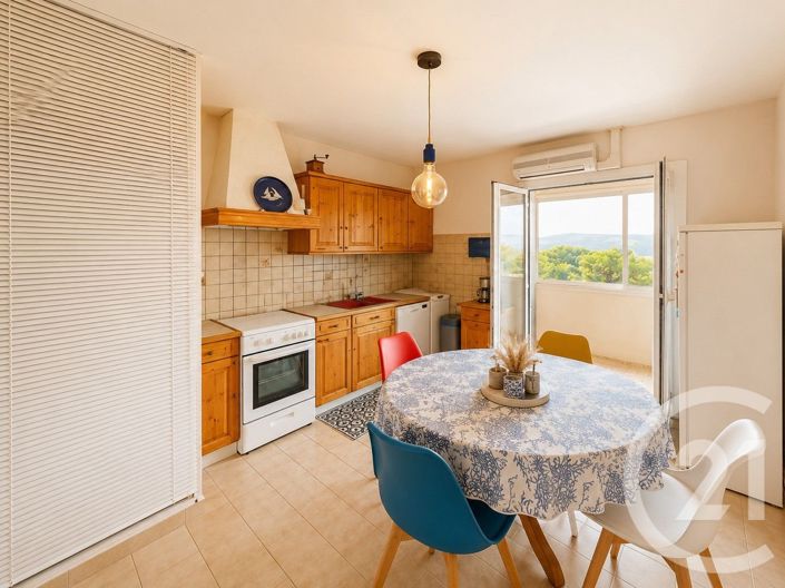 Image No.8-6 Bed House for sale
