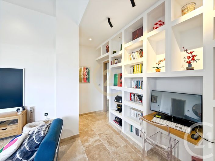 Image No.25-3 Bed Apartment for sale