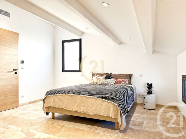 Image No.28-3 Bed Apartment for sale